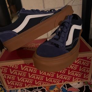 Vans ward low gum/dress blues never worn women’s size 6